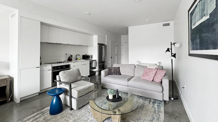 Landing | Stylish Studio, Gym, Game Room - Salt Lake City
