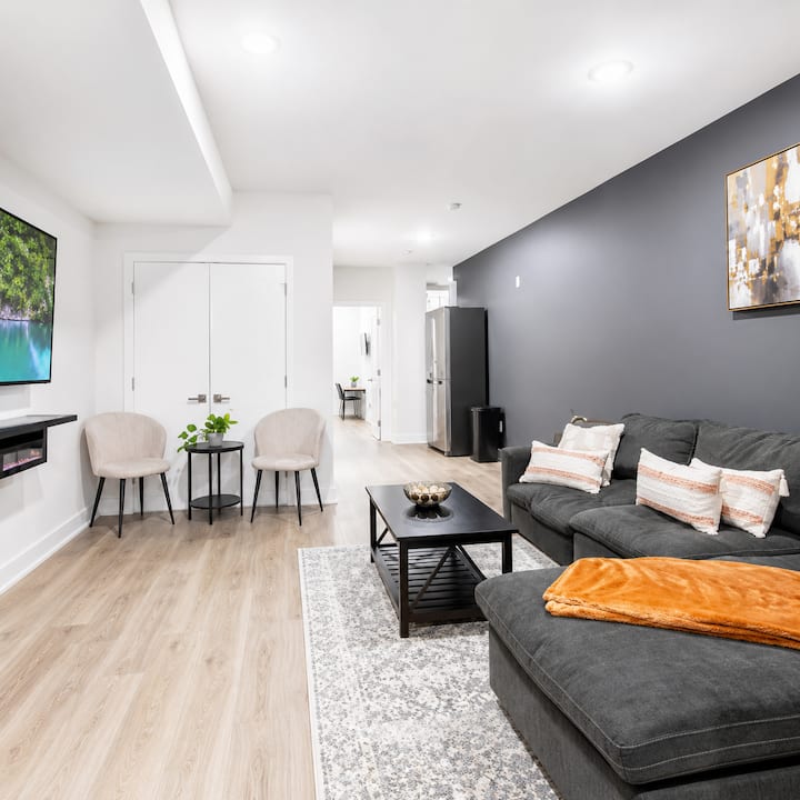 Cozy Apt With Mini Golf, Basement Sleeps 10 - Philadelphia, PA