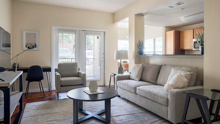 Landing | Modern 1bd, Clubhouse - Austin, TX