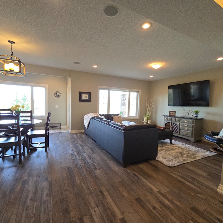 Combine a comfortable sectional leather couch and leather reclining chair and you have ample space for lounging after a day of activities, curling up with a good book, or watching Netflix.