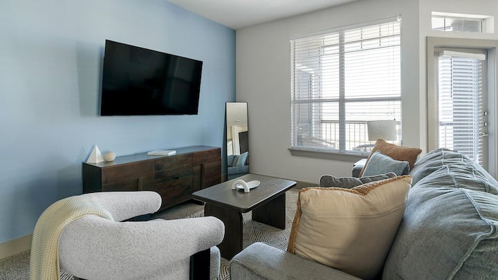Landing | Chic 2bd, Courtyard, Clubhouse - Houston, TX