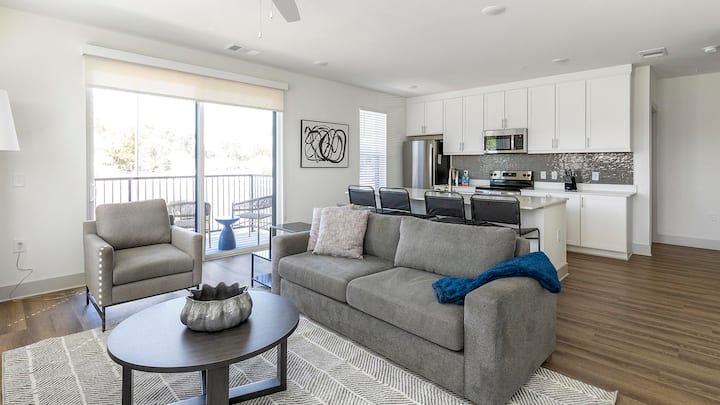 Landing | Chic 2bd, Clubhouse, Gym - Huntsville, AL
