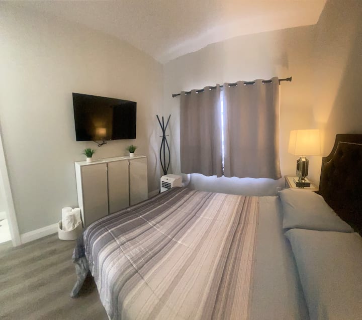 Glamorous Bachelor Suite In Beautiful Toronto. - Toronto