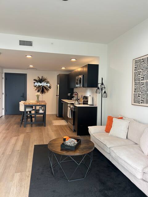 Top performing Airbnb: Midtown Views + Pool & Hot Tub in Midtown