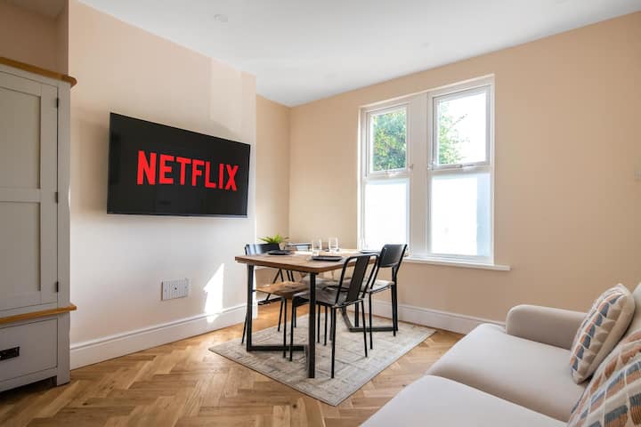 Nottingham Keyfeatures Lyme Villa: Near QMC & University of Nottingham - Houses for Rent in ...