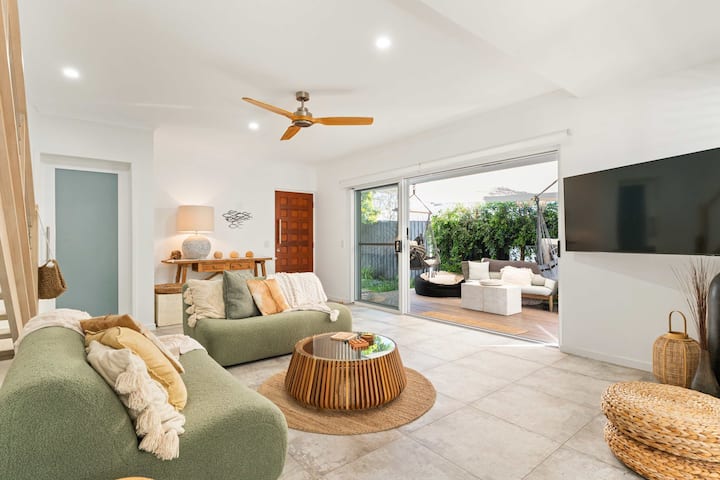 Whispering Waves Pet Friendly, Steps To Beach - Peregian Beach