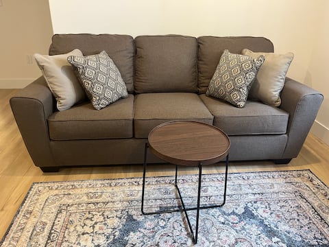 Top Airbnb: Private Basement | Bed, Living Room & Kitchenette! in Bedford West