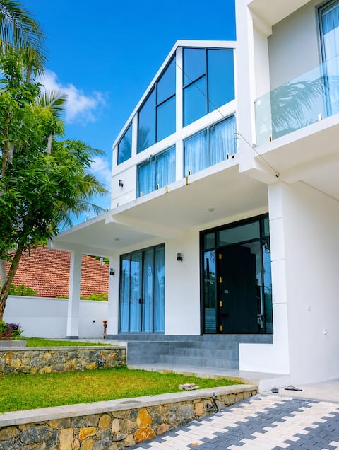 Ceylon Luxury Villa - Mirissa (Pvt Pool,4R A/C)