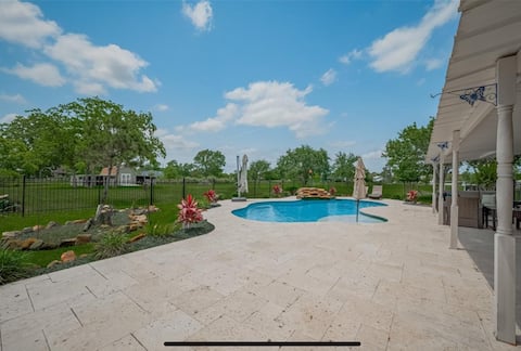 Gorgeous house on 1.8 acres of fun!