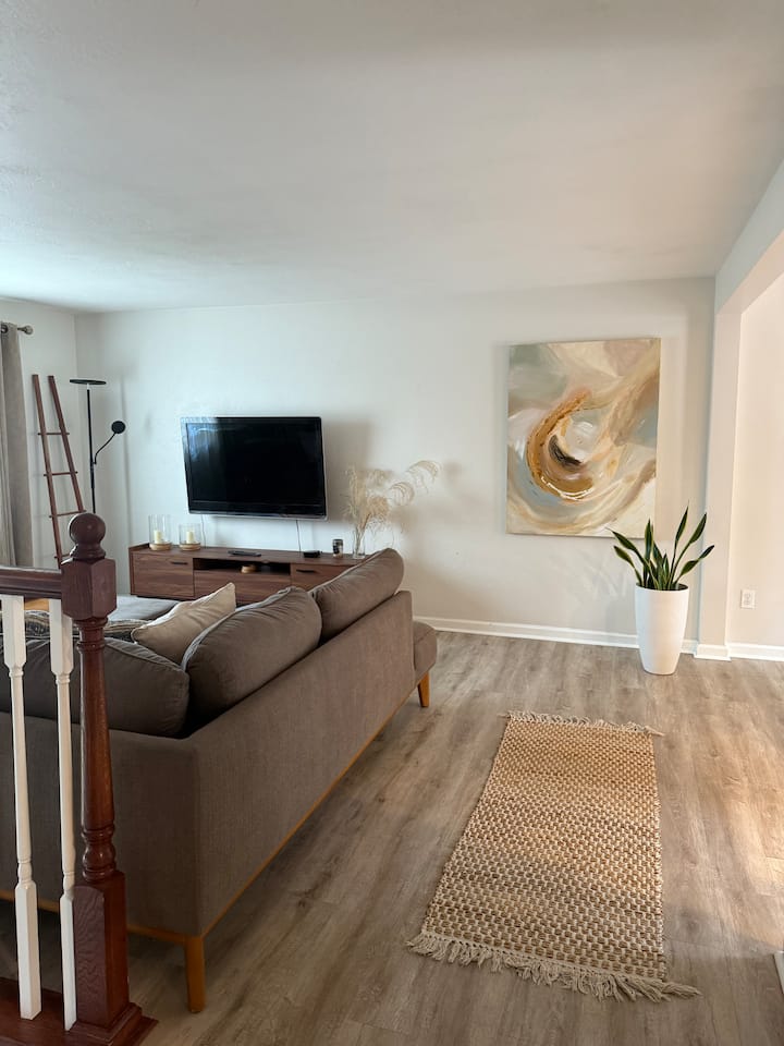 Heated Pool Oasis • Free Parking • 5 Min To Pgh - Pittsburgh