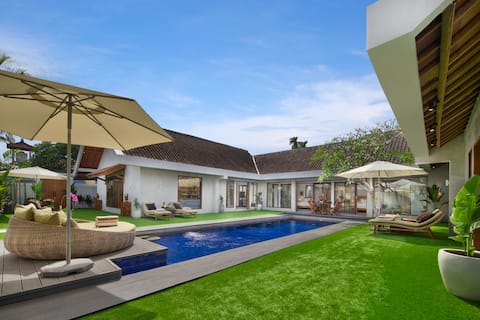 Best Location! 8 Bedr/ 10 Bathr Villa/ Near Beach