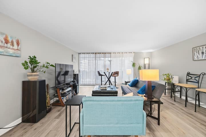 Wonderful 1br Condo W/huge Balcony - Denver, CO