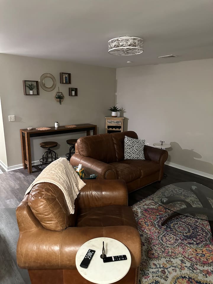 Best Location! Cute 2 Bed 1 Bath - Mount Pleasant
