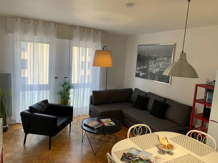 ספה נפתחת למיטה שנייה עם מזרן בכרית הארוכה