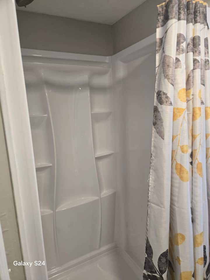 Newly Renovated 4 Bedroom House. - Norfolk, VA