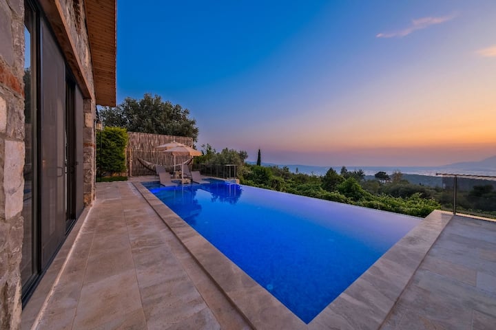Kalkan ÜZümlü Otantik Taş Villa - Turquia