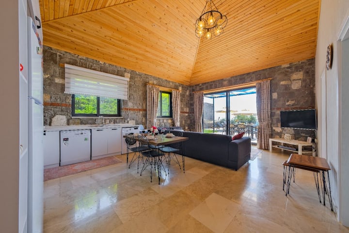 Kalkan ÜZümlü Otantik Taş Villa - Kalkan