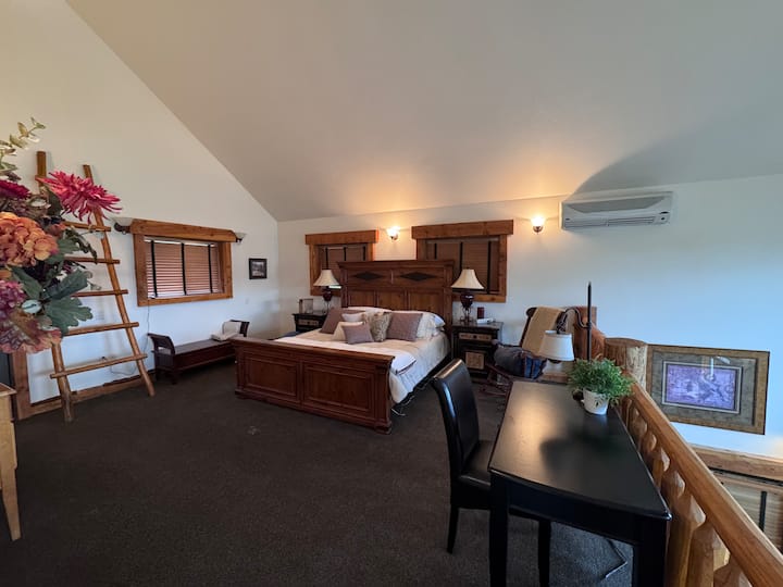 Dormitorio principal loft (tamaño king)