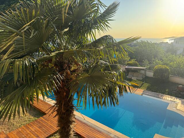 Beylikdüzü’nde Havuzlu Villa gallery image 3