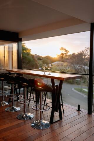 King Parrott Views gallery image 3