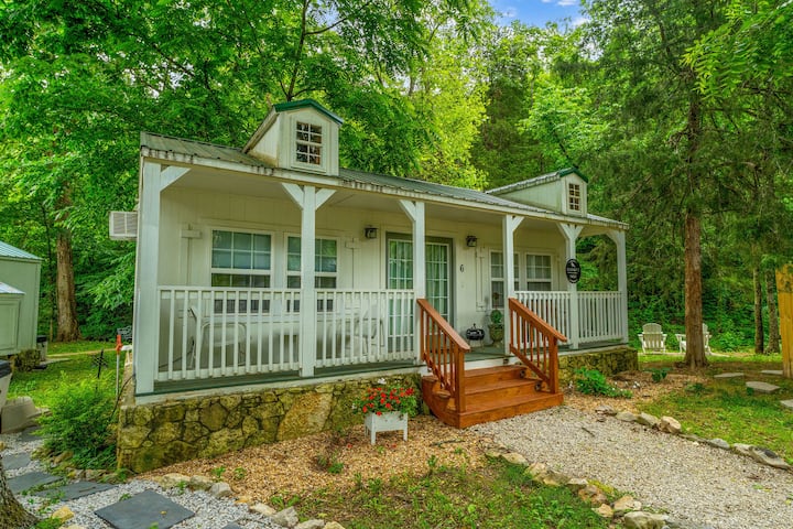 Peaceful Creekside Escape | Pool + Hot Tub - Coney Island, MO