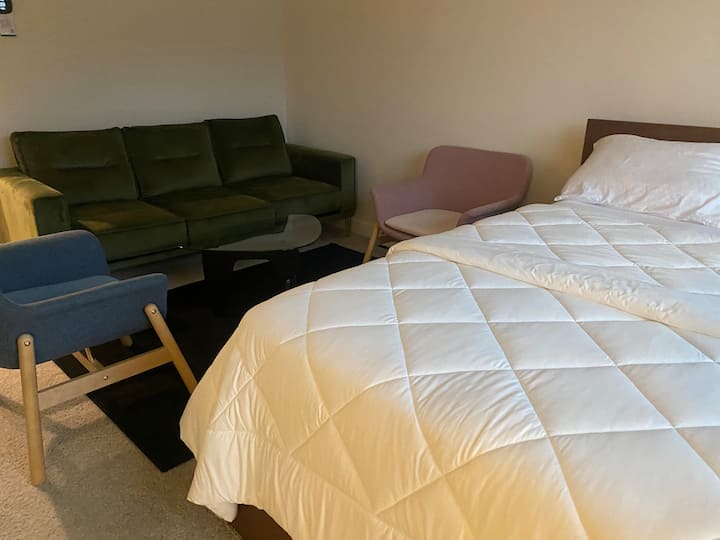 Room 2 - Ashburn, VA