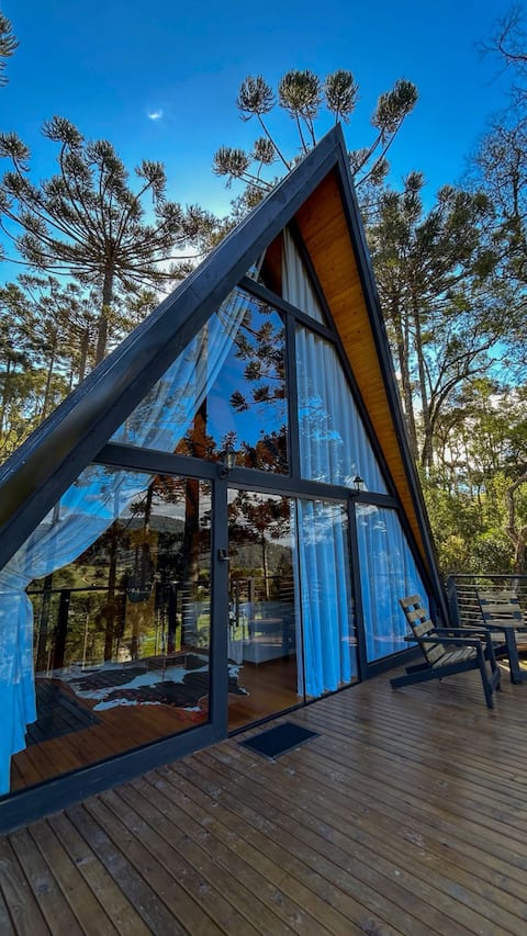 Cabin with underground wine cellar. Close to downtown.