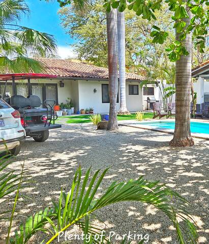 Main Villa + 2 casitas, 5 BR, POOL, cabana w grill