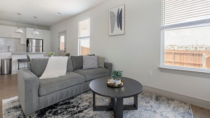 Landing | Chic 1bd, Yoga Studio, Gym - Fort Worth, TX