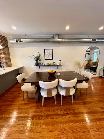 Luxury 4-BR | Hot Tub | Walk to Metro | CapHill gallery image 5