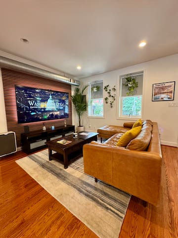 Luxury 4-BR | Hot Tub | Walk to Metro | CapHill