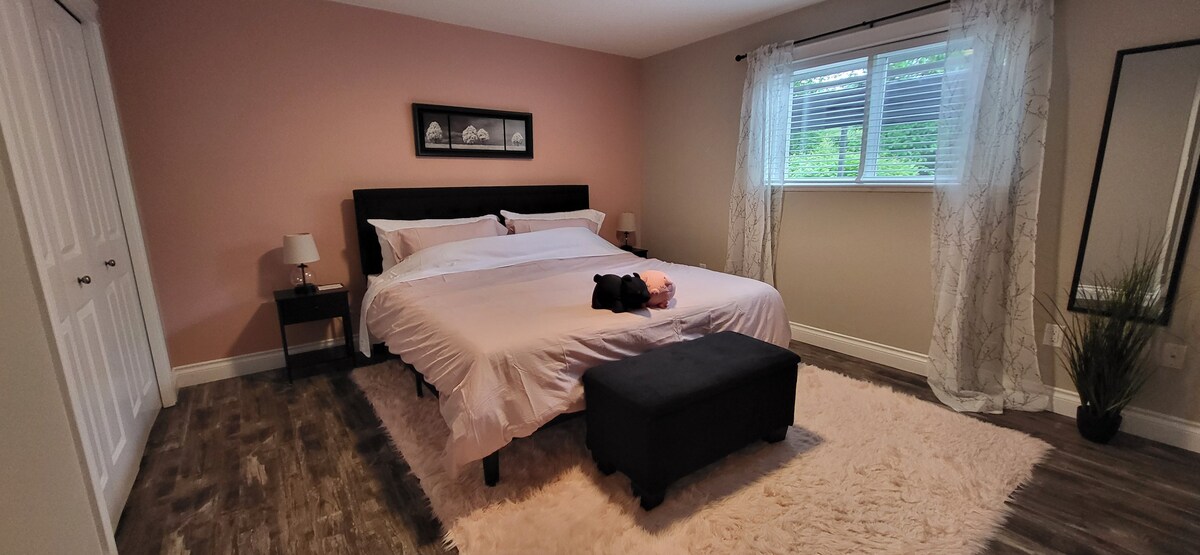 Zvodná atmosféra? Možno! Vychutnajte si túto peknú ružovú tému s matracom Endy a luxusnými plachtami. Určite sa do toho zamilujete!