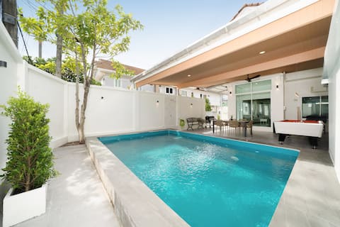 Spacious 6BR pool Villa in heart Patong