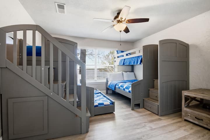 Just off the foyer is a kids' delight, or cozy adult bunk-up space! Tons of fun, laughter, and secret-telling will happen here!