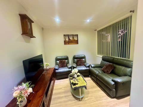 Entire 4BR home for 10 người