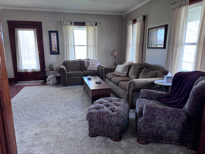 Relax At Ruthie’s Farmhouse Inn! - Illinois