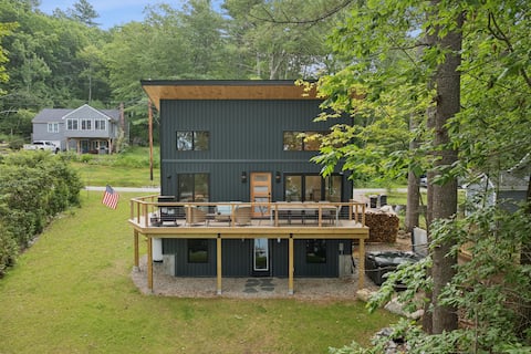 La Casita: Little Sebago Lake with hot tub!