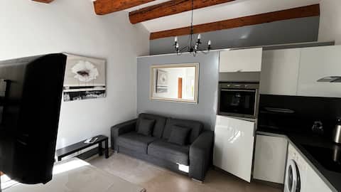 Popular Airbnb listing: La Ciotat Apartment in La Ciotat