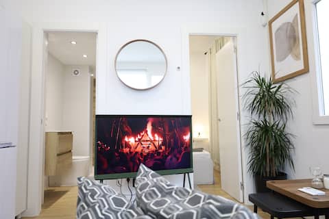 Stylish Flat Near Madrid Metro & Shops