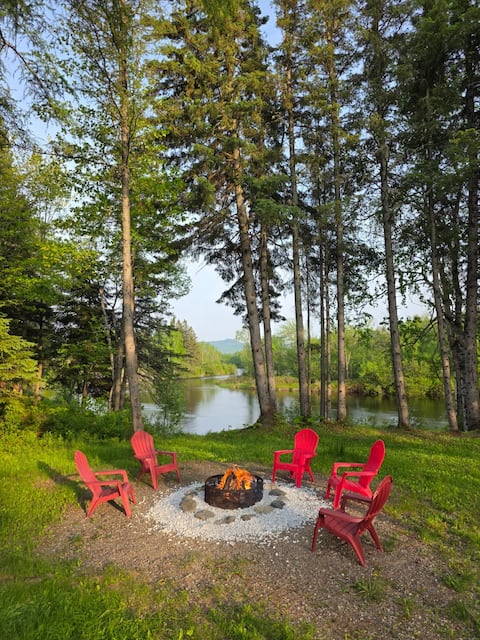 Four Season Log Cabin on Moose River