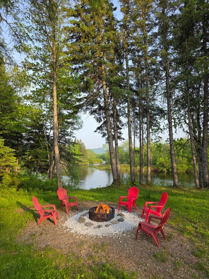Four Season Log Cabin on Moose River