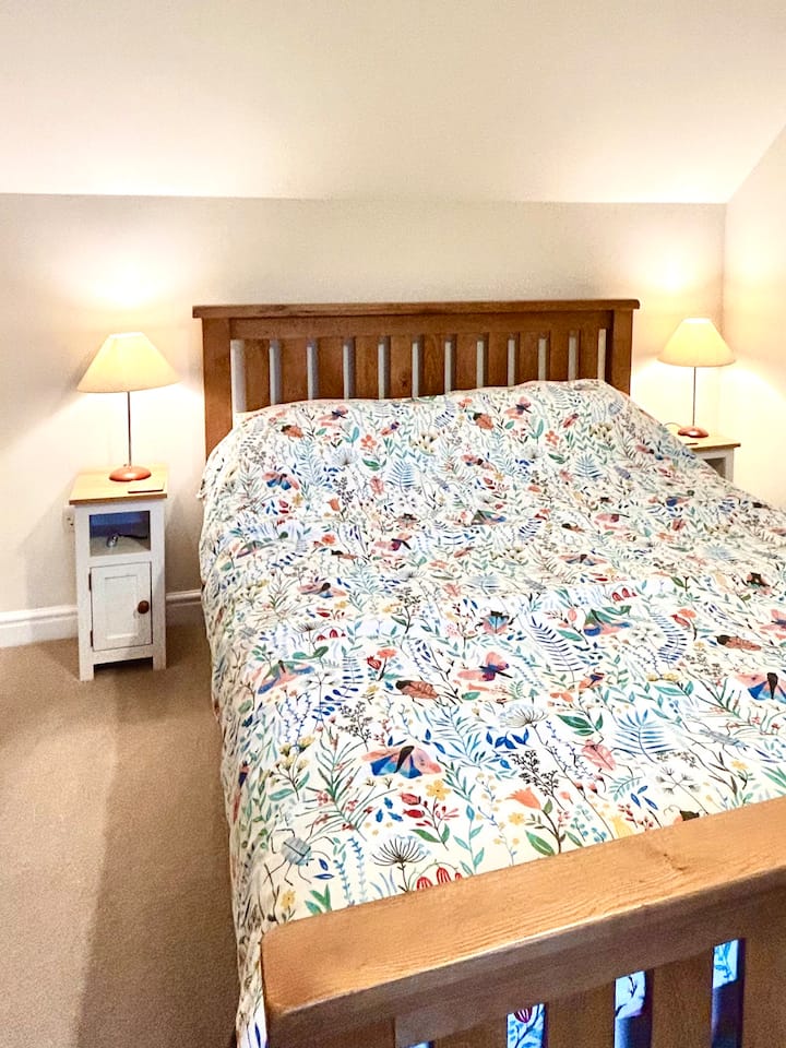 King size oak framed bed