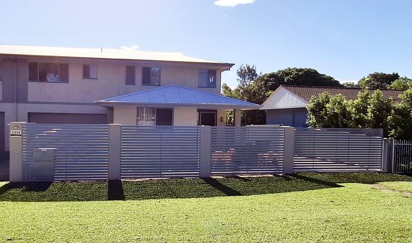 Family Retreat in heart of Coffs gallery image 2