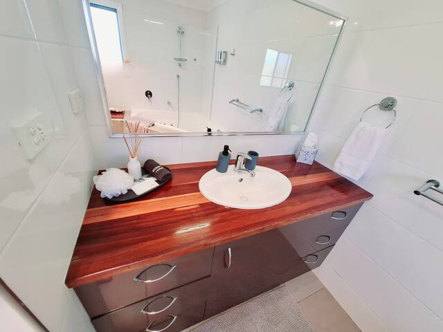 Family Retreat in heart of Coffs gallery image 4