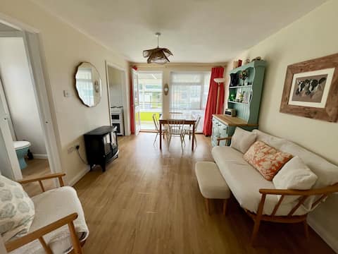 Popular Airbnb listing: Seaside Holiday Bungalow, Fairbourne in Islaw'r Dref, Friog