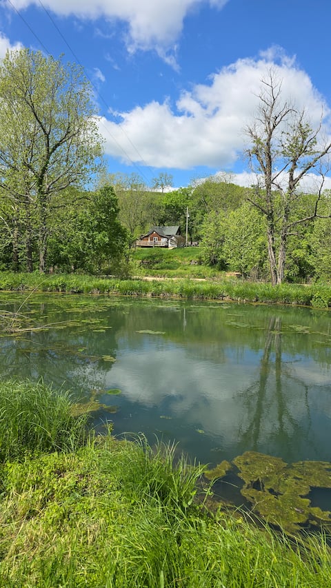 Water front Cabin w/creek, pond & 2 decks