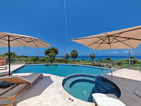 Luxury Oceanfront Villa | Pool, Jacuzzi & Chef