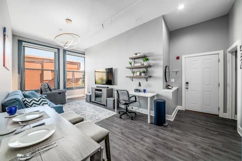 Top Airbnb: XL Convention Center Condo Downtown FREE Parking in Downtown