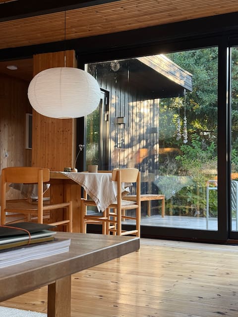Top performing Airbnb: 60s home by Rågeleje beach in Gribskov