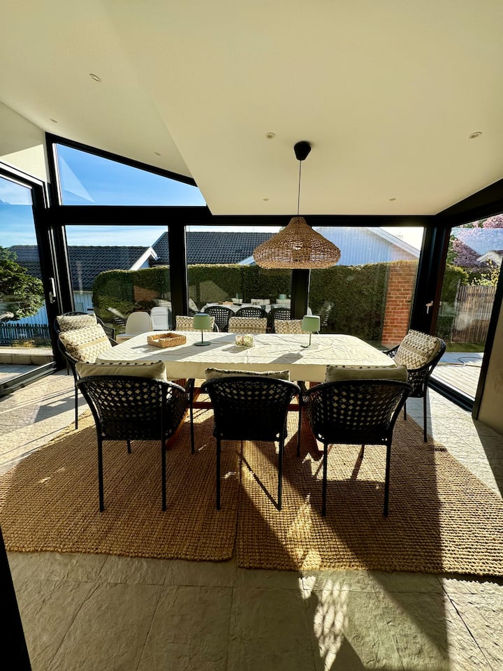 Villa Med Lugnt Läge & Havsutsikt I Halmstad - Halmstad